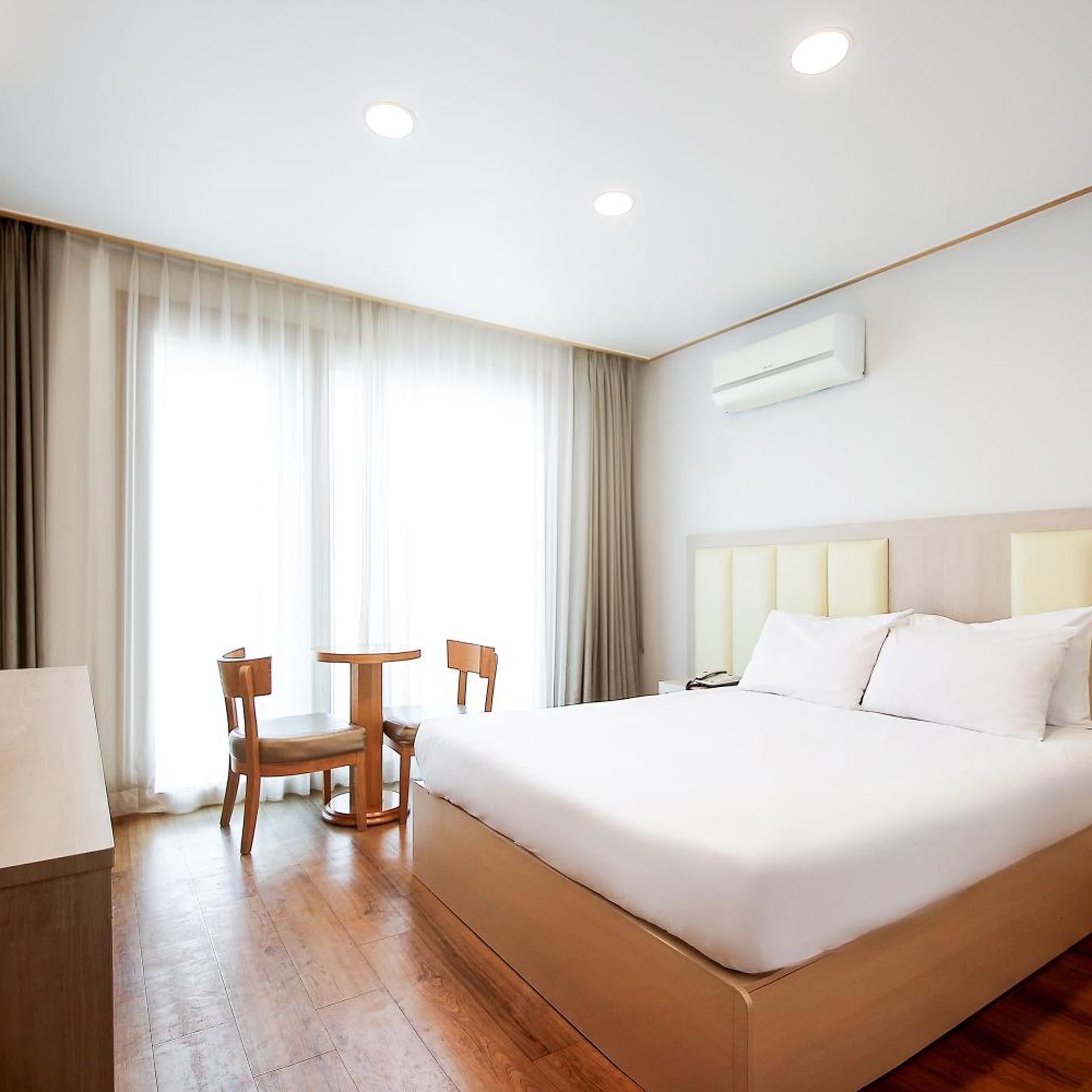 غرفة بسرير مزدوج بشرفة، Shin Shin Hotel Jeju City 3/10