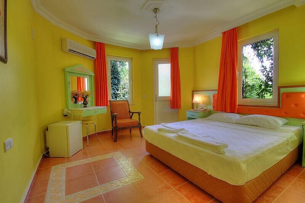 Mandal Inn Hotel 12/50