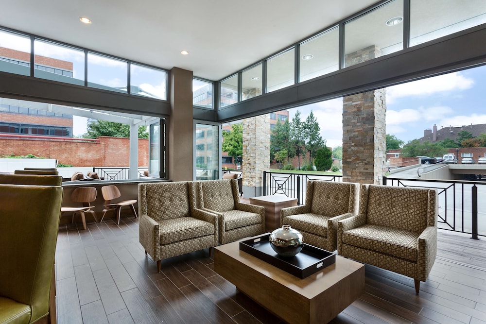 Hampton Inn & Suites Clayton/St Louis-Galleria Area 38/61