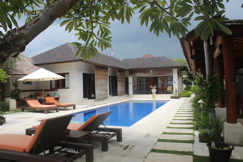 Frangipani Beach Villa 3/68
