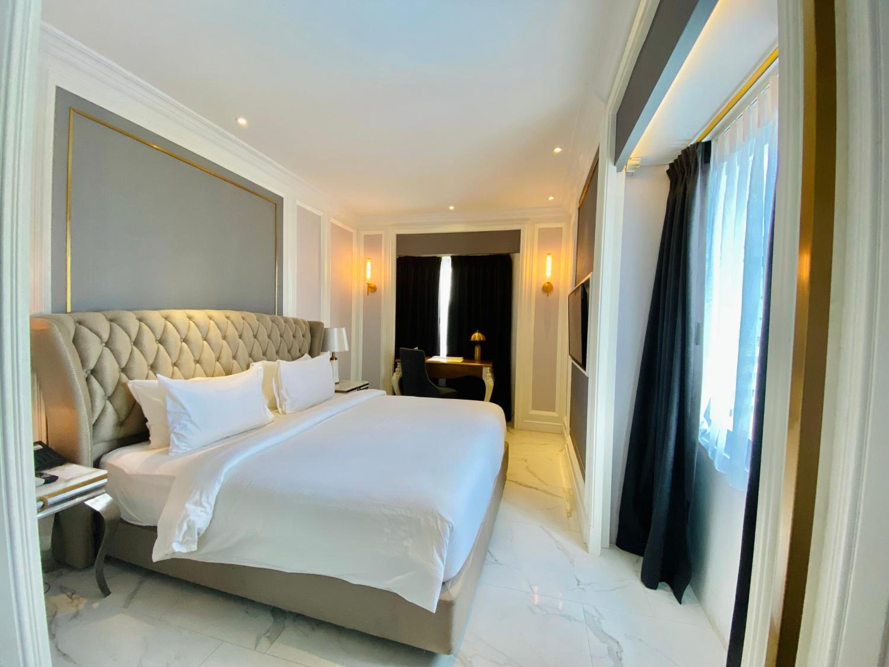 Escape, with View، Grand Eska Hotel & Suites 2/4