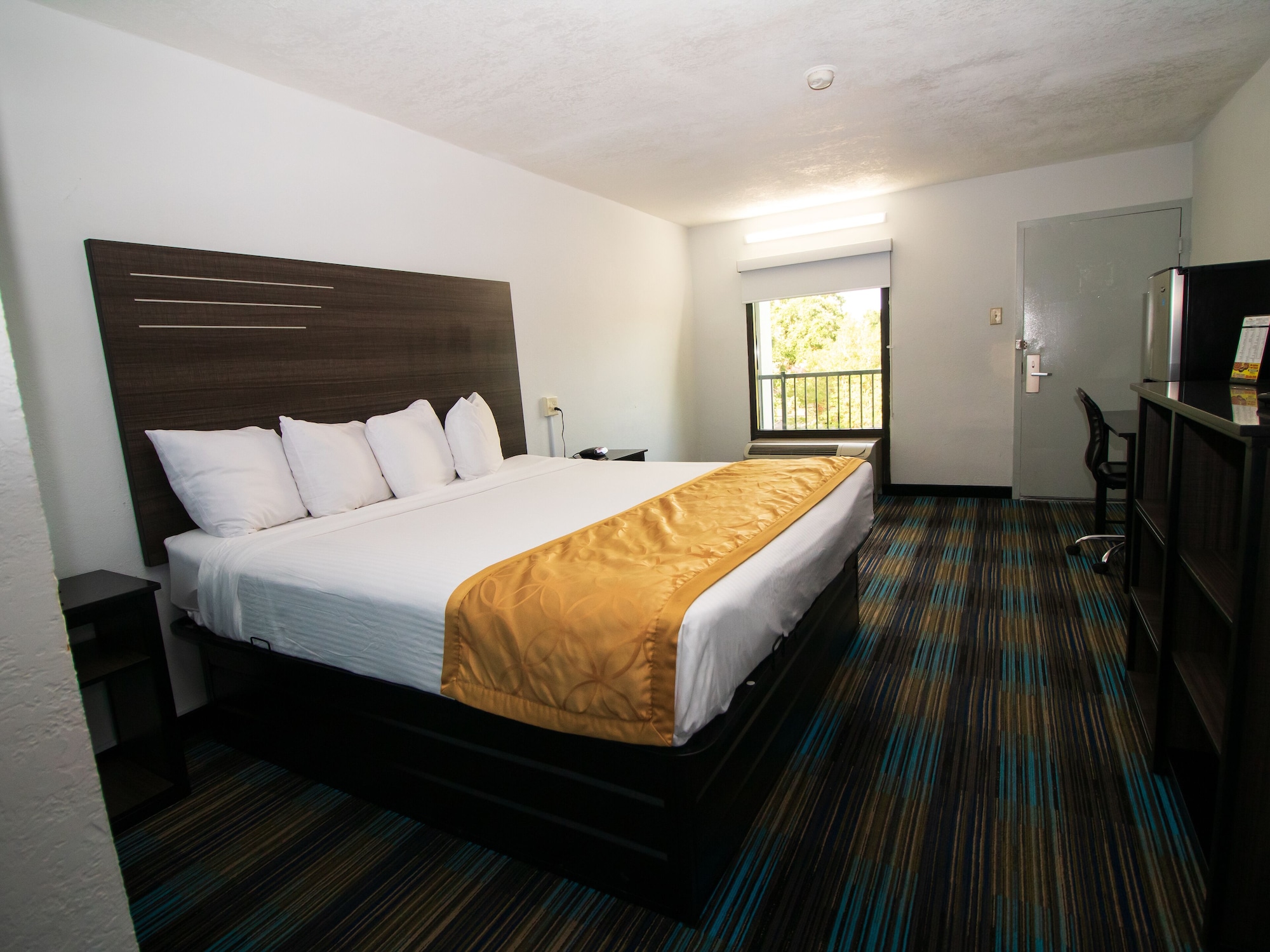 ROOM, KING BED