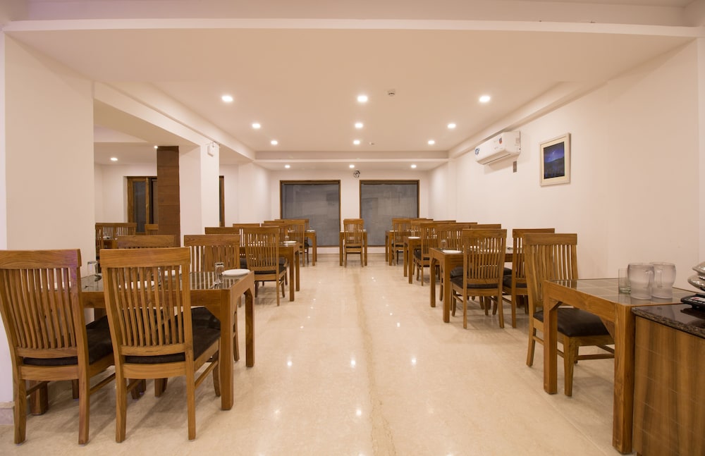 Country Inn Premier Pacific Mall Road Mussoorie 36/60