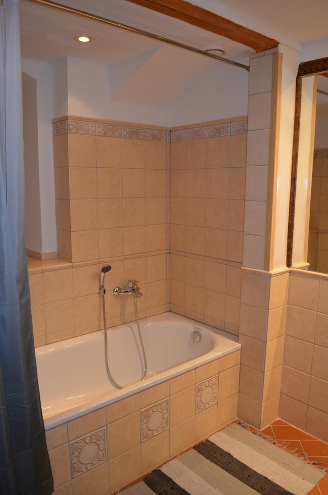 Hotel Petr 63/64