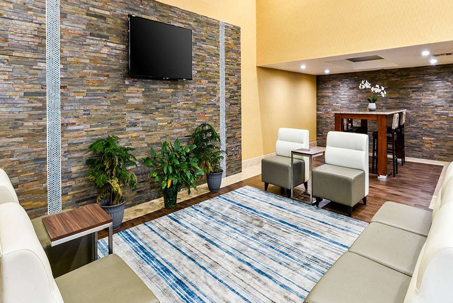 Travelodge By Wyndham Commerce Los Angeles Area 9/16