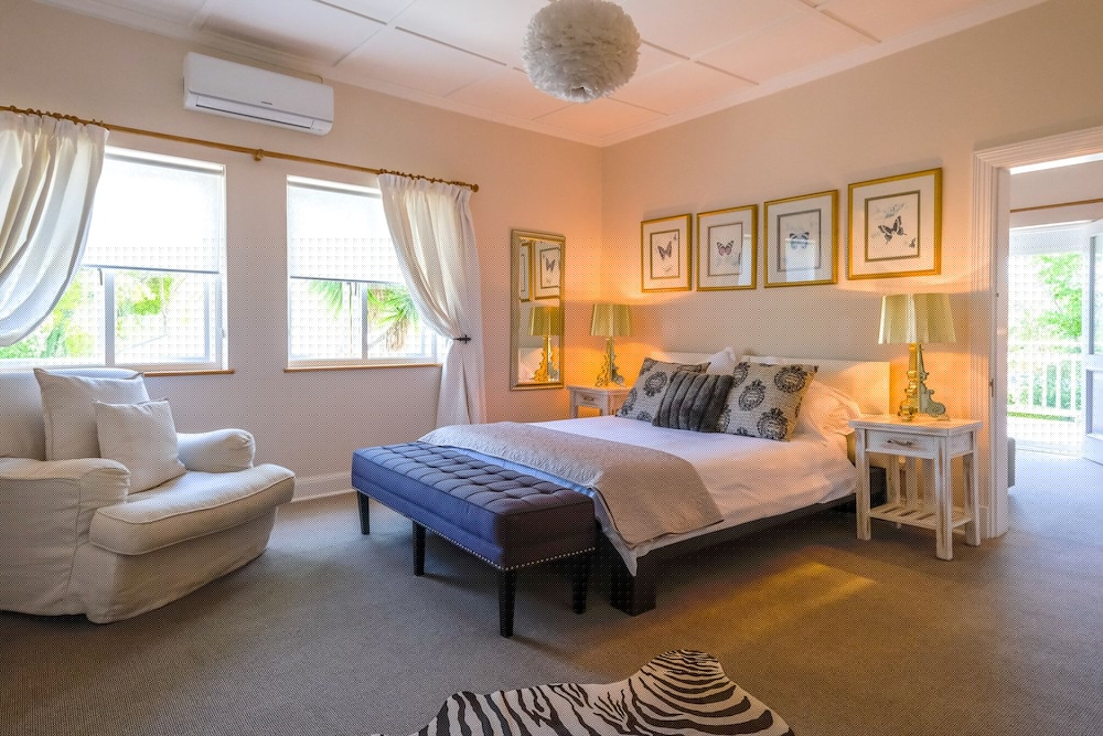 No. 10 Caledon Street Guest House 25/76