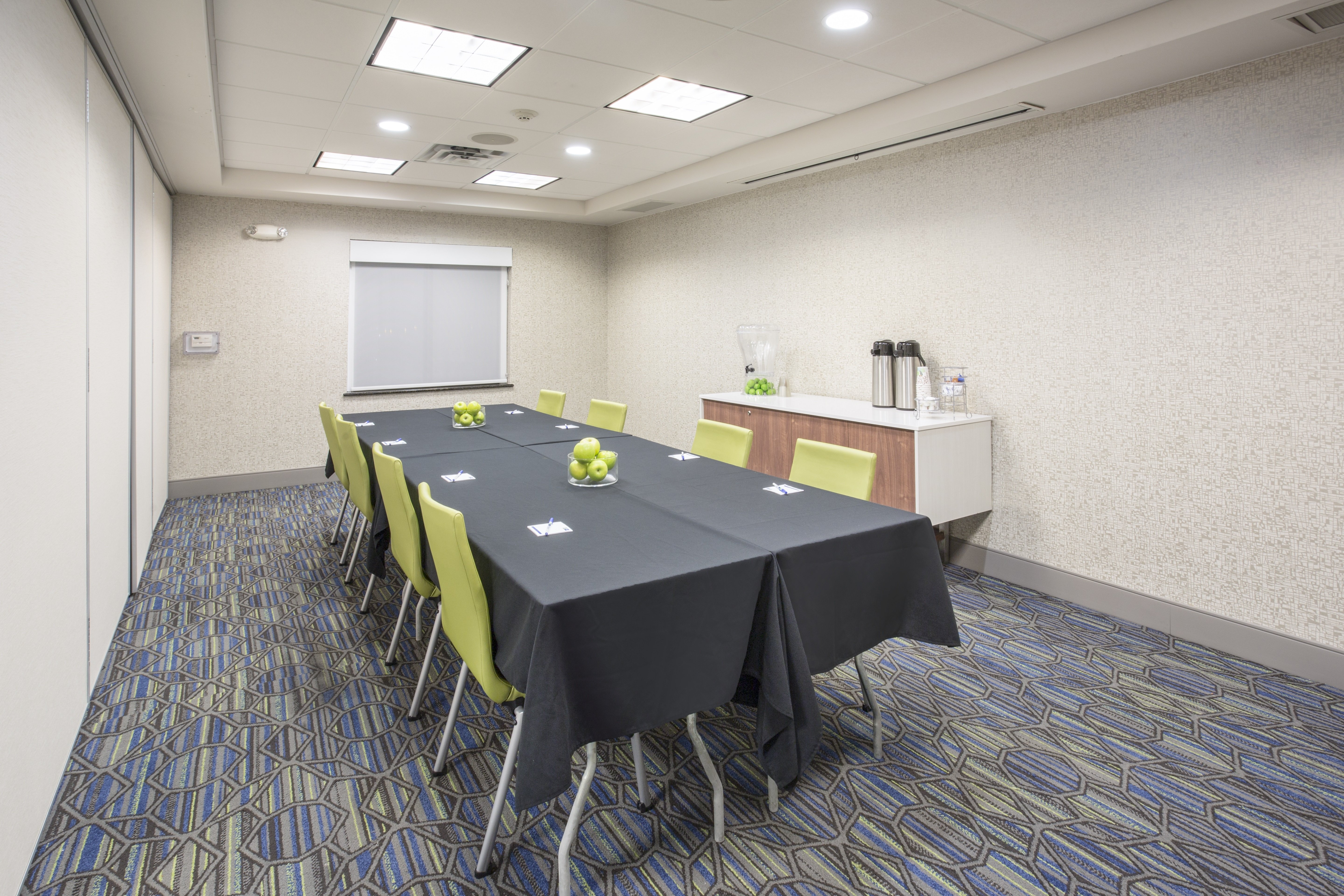Holiday Inn Express Kansas City - At The Legends 54/60