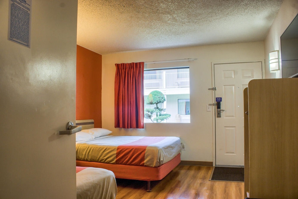 Motel6 Seattle, WA - South 21/39