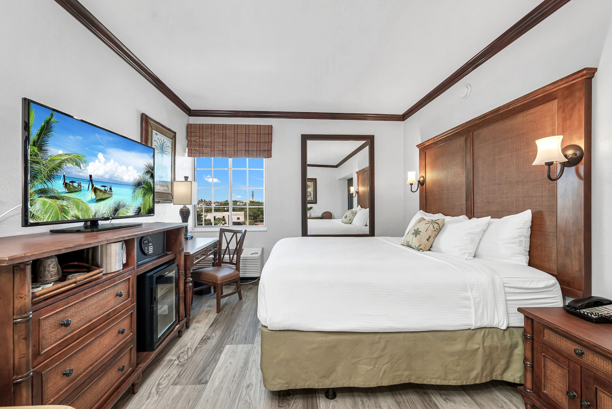 STANDARD, KING BED, CITY VIEW, SOFA