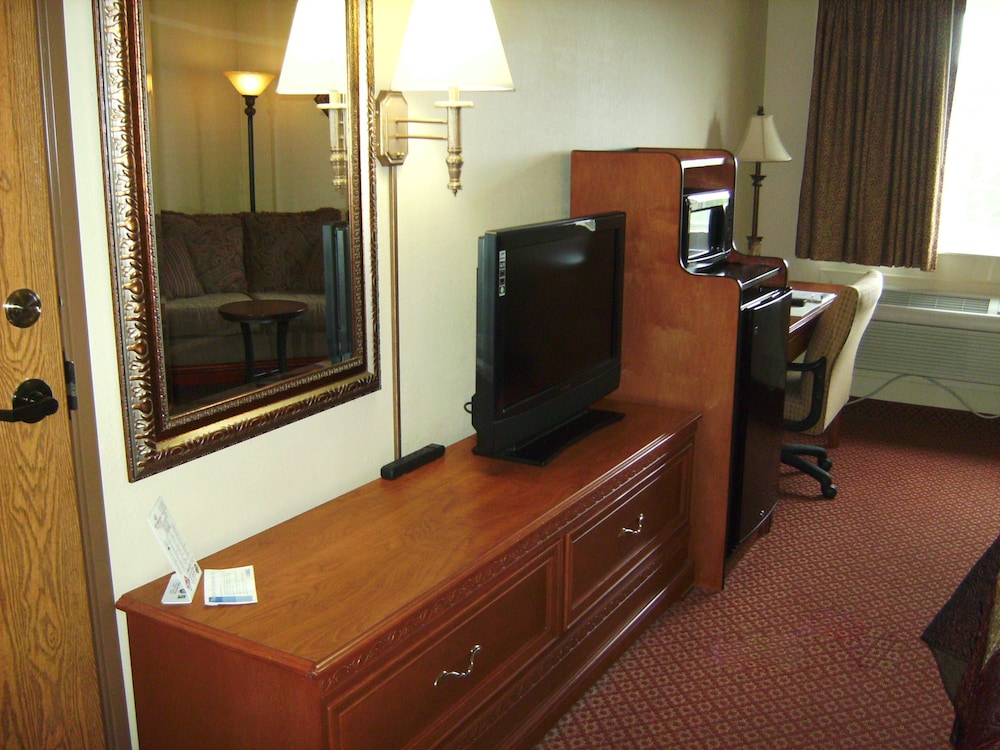 All American Inn and Suites 28/46