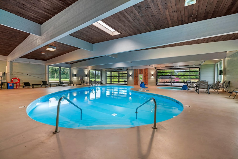 Fairway Inn and Suites Mishicot - Wi 23/50