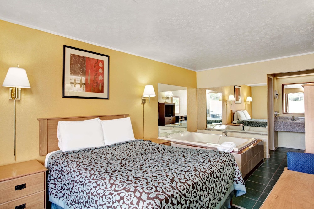 Days Inn by Wyndham Knoxville West 5/17