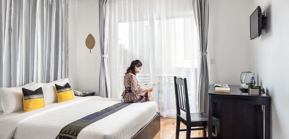 Golden Orchid Angkor 34/61
