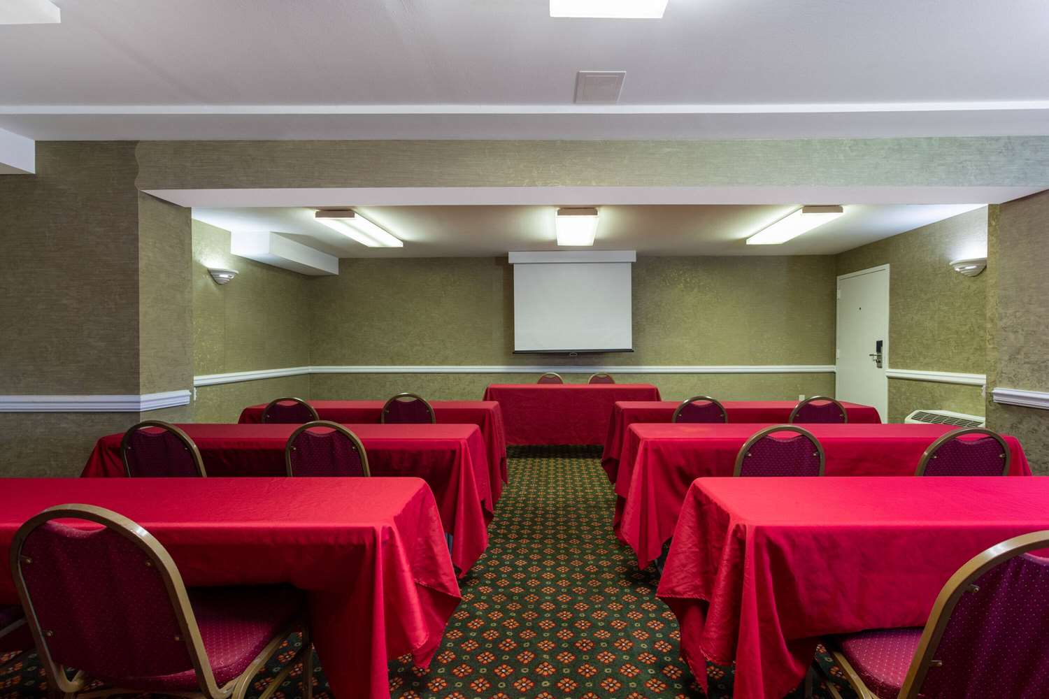 Ramada by Wyndham Altamonte Springs Near I-4 29/39