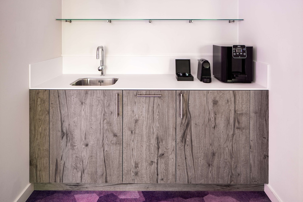 YOTEL Amsterdam, Select by Hilton 6/42