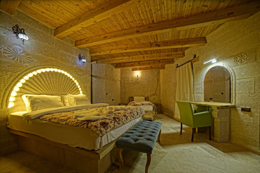 Zeus Cave Suites 15/50