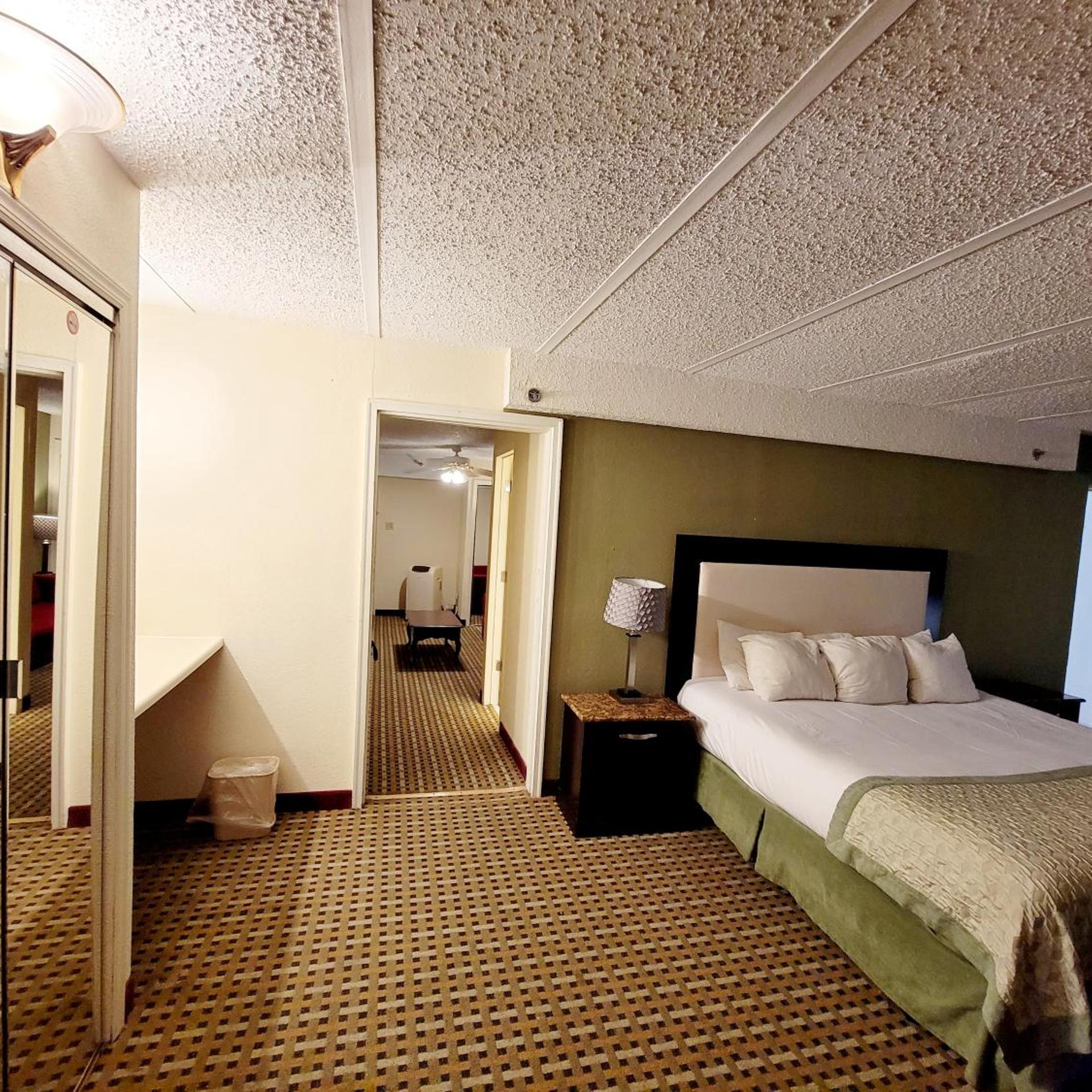 Suite, King Bed