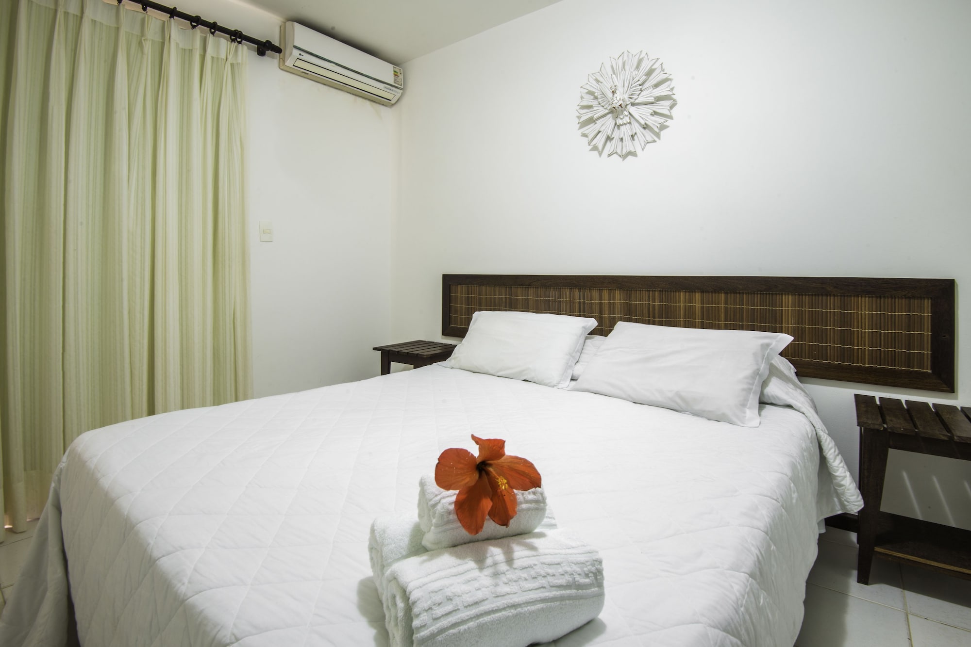 ROOM, DOUBLE BED