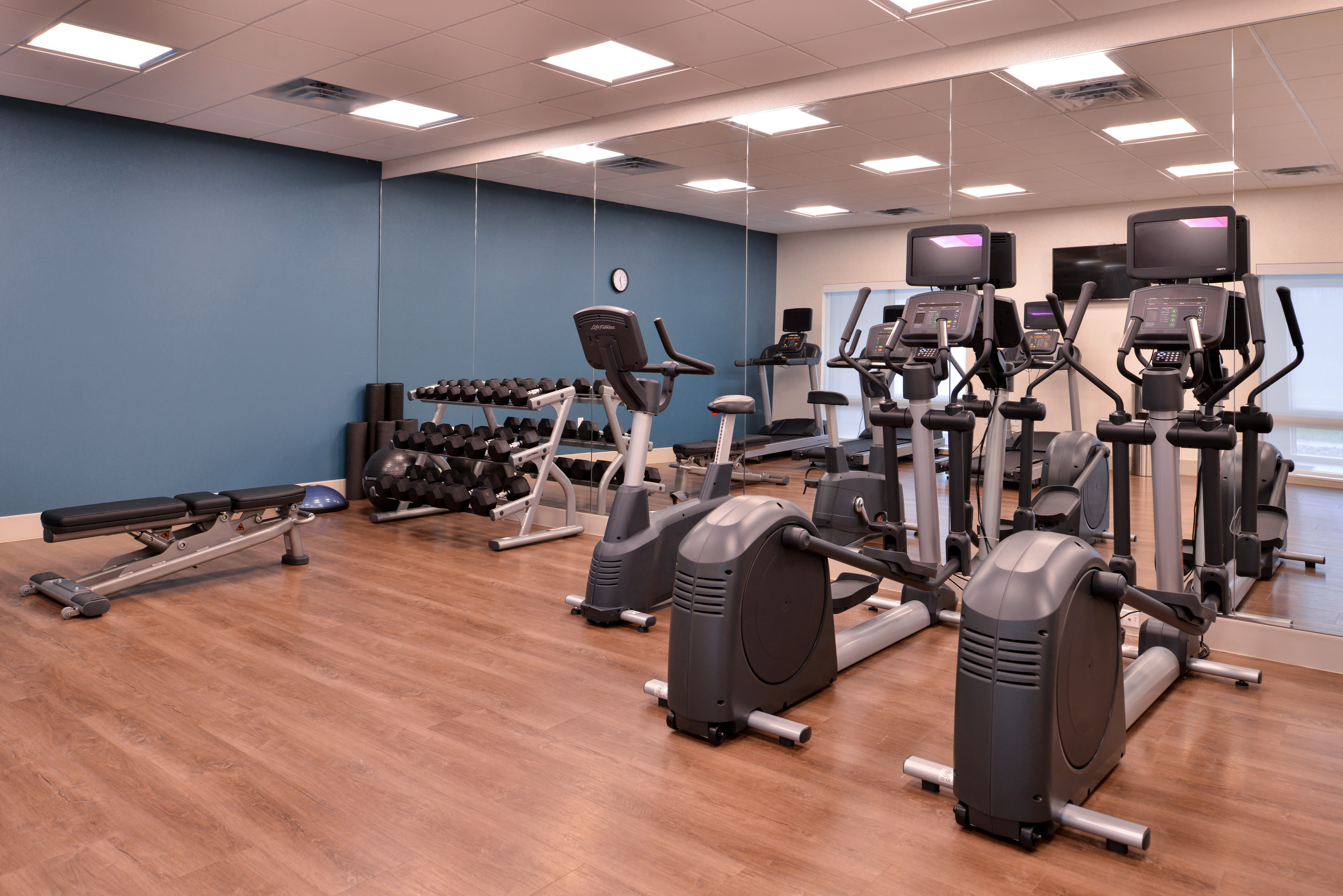 Holiday Inn Express Suites Marshalltown 33/48