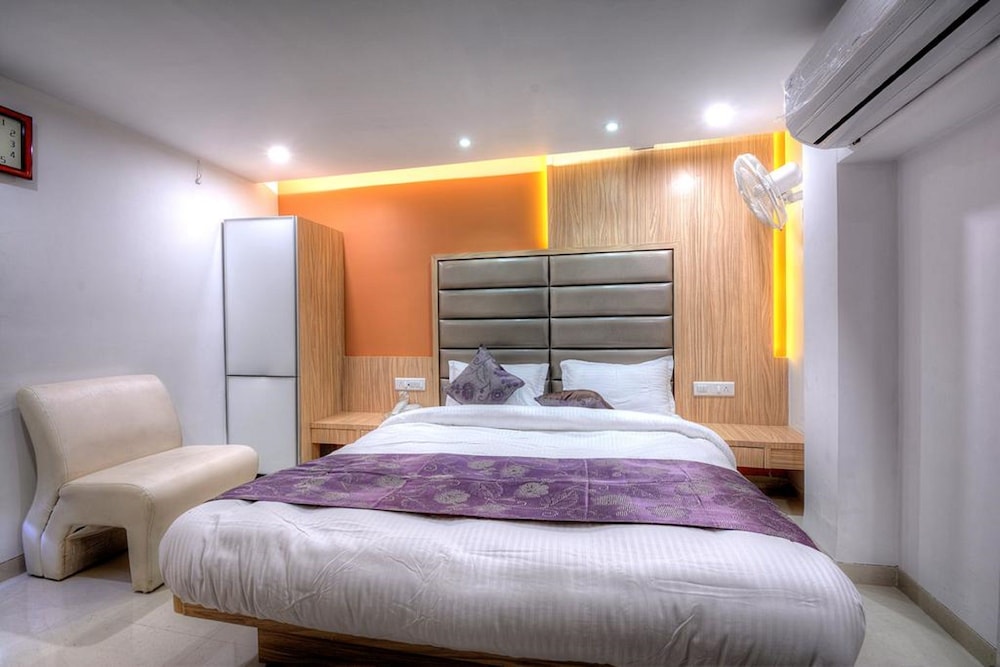 HOTEL ONE UP 24/69