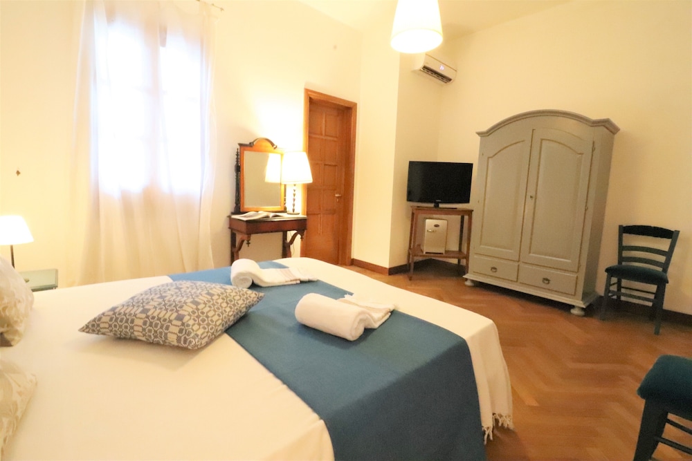 Relais Delle Rose Bed And Breakfast 68/84