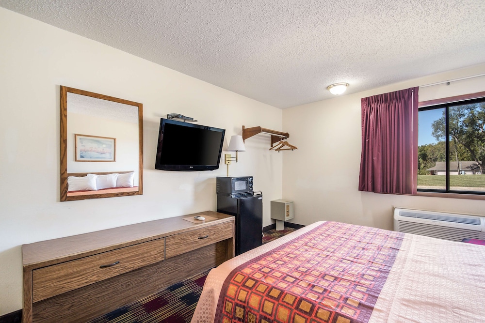 Americas Best Value Inn & Suites Harrisonville 9/33