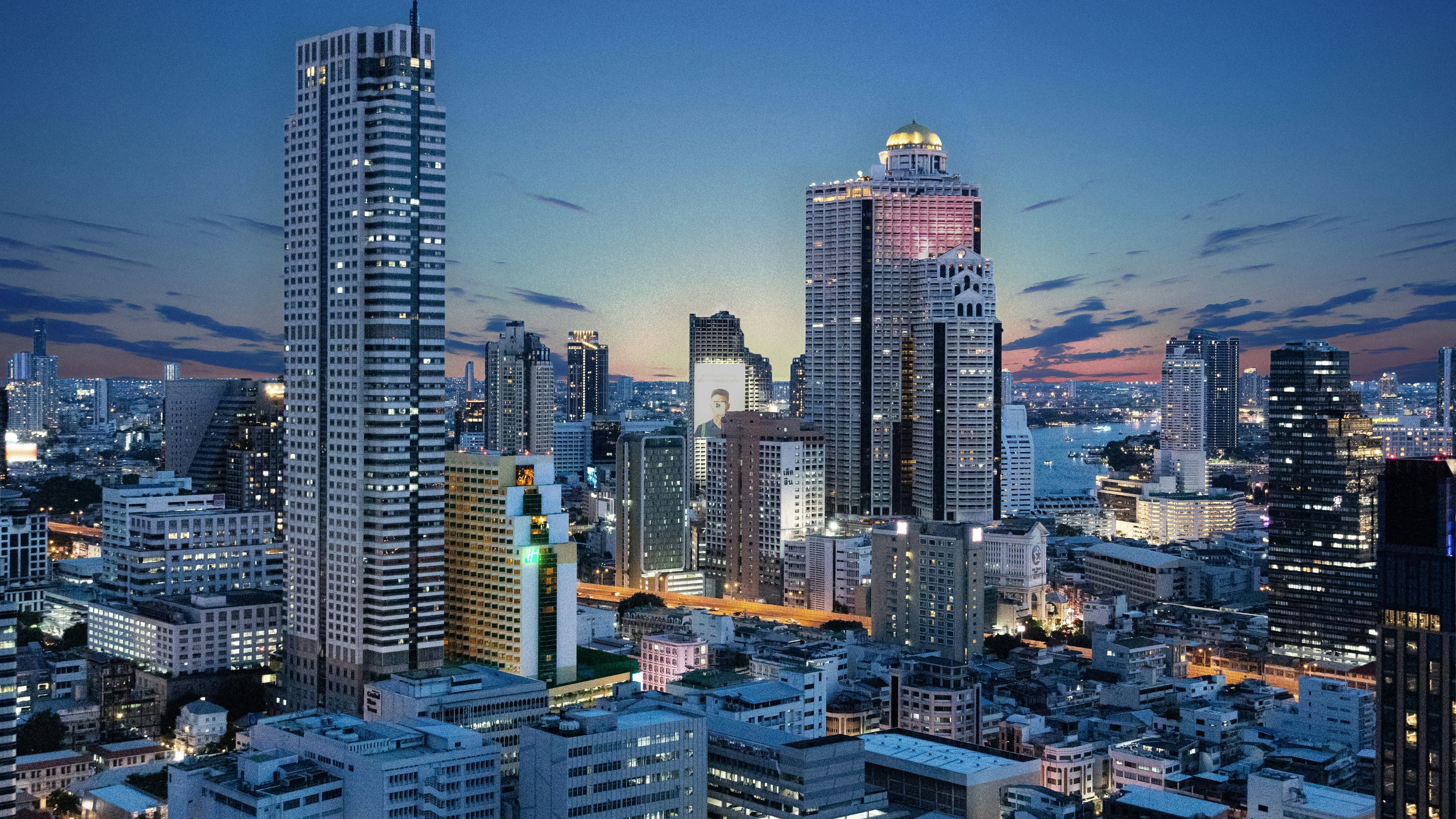 Holiday Inn Bangkok Silom 73/74