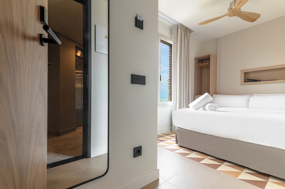 Akquaaa Boutique Hotel 9/48