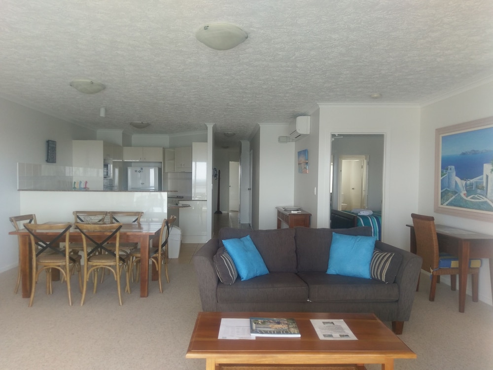 MOORINGS BEACH RESORT 44/77