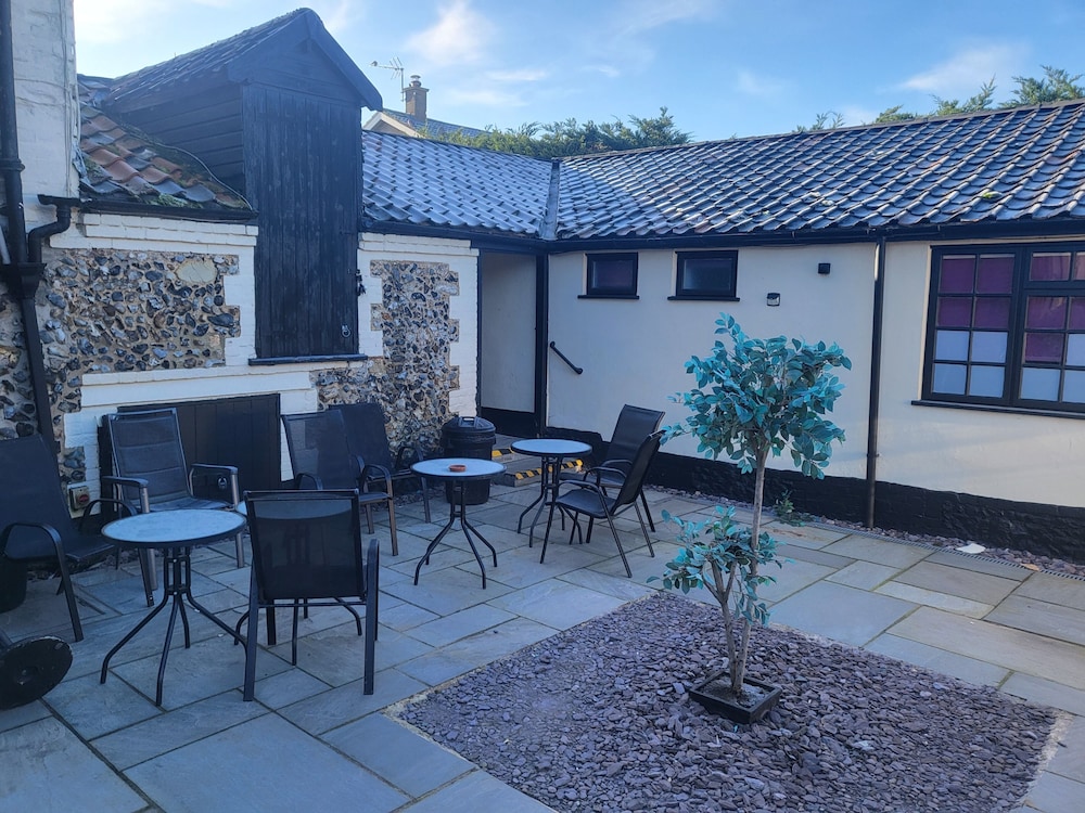 OYO Watton Vibe Hotel 35/50