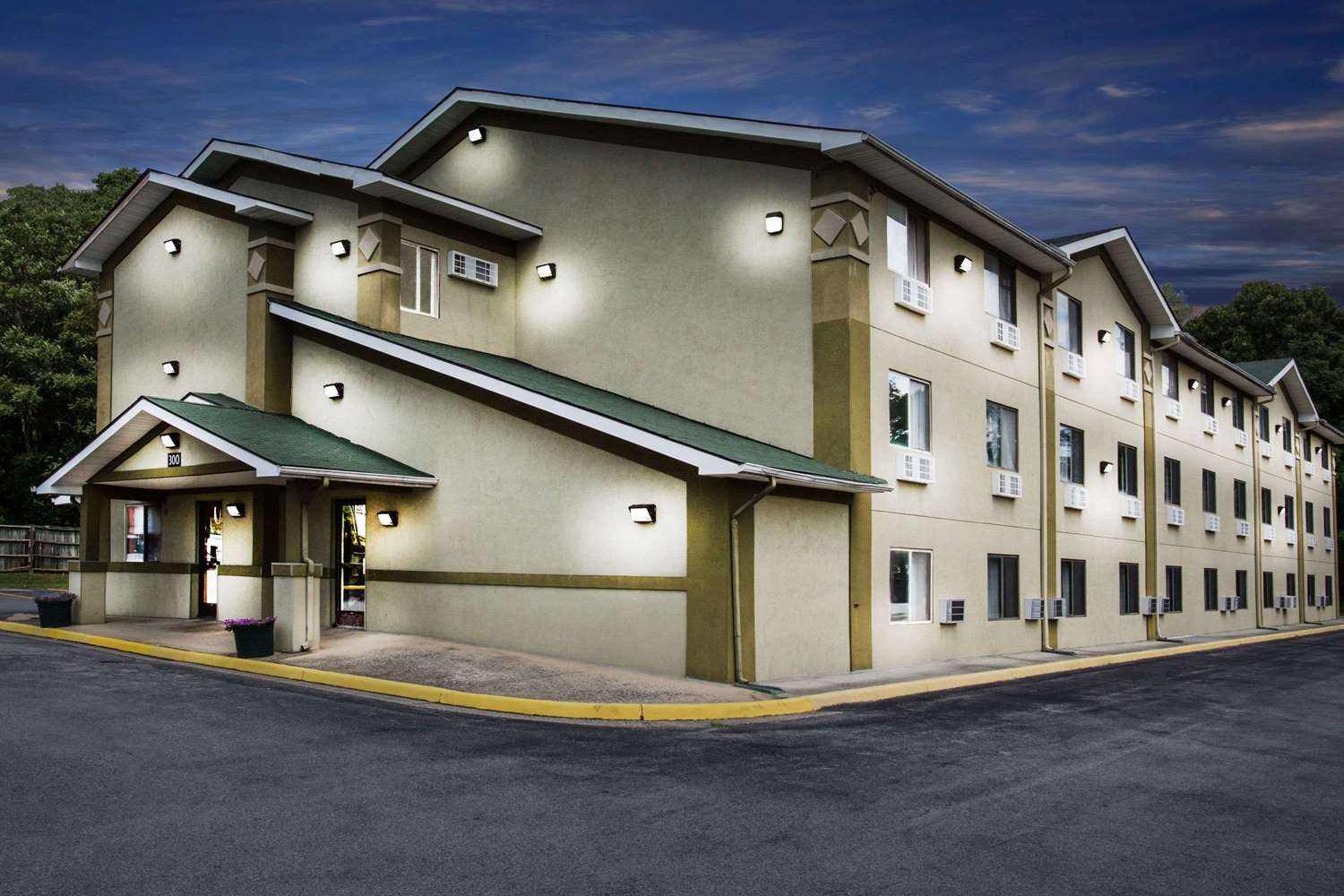 Super 8 By Wyndham Salem VA 4/11