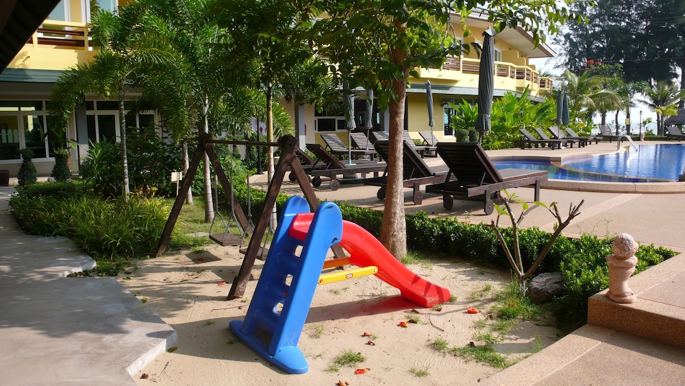 Bacchus Home Resort 65/77