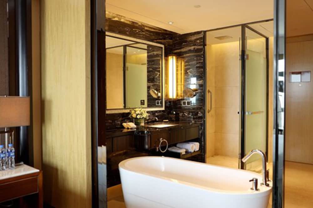 Hilton Zhongshan Downtown 37/74