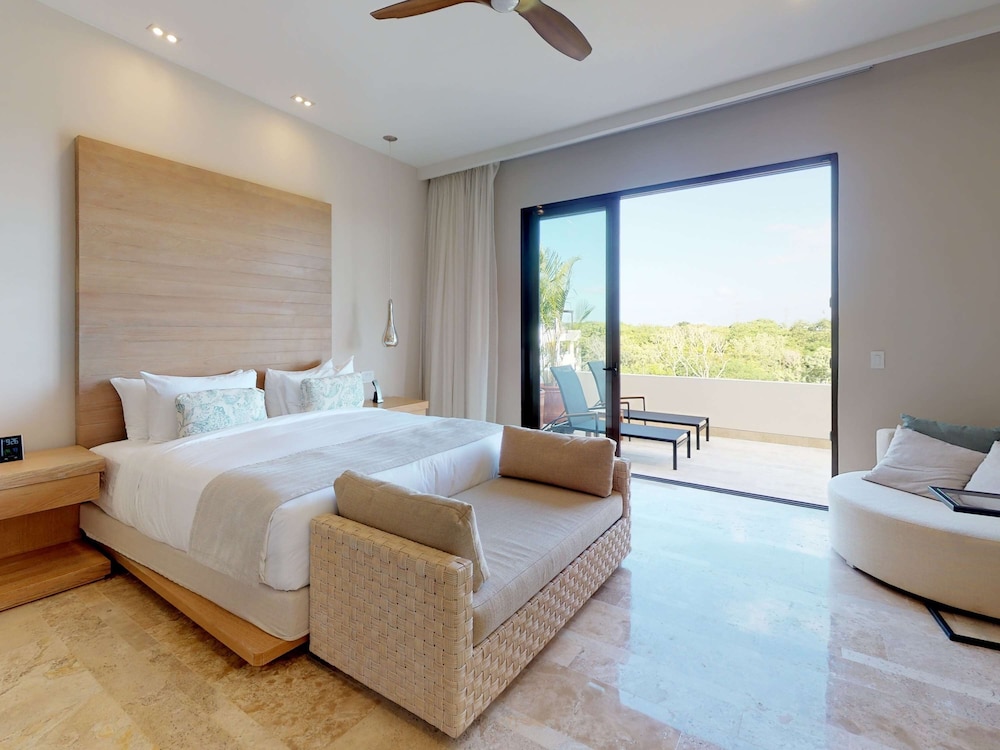 4 BEDROOMS, PENTHOUSE, VILLA