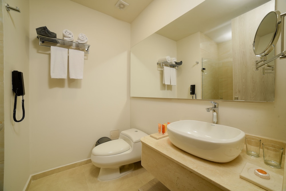 Hotel Dorado Plaza Alto Prado 24/26