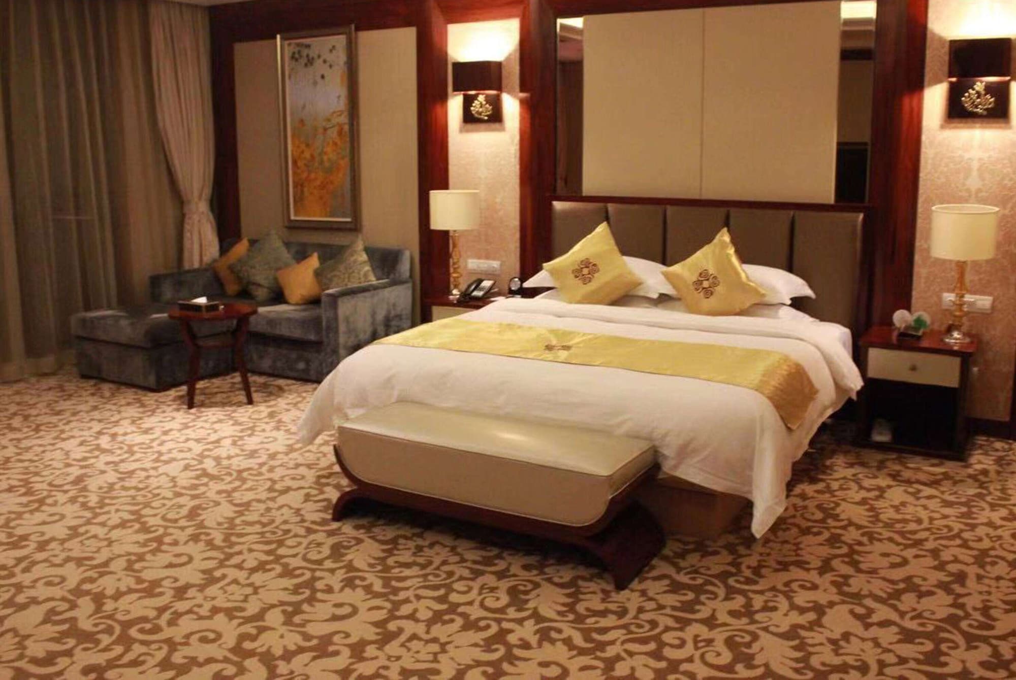 EXECUTIVE, KING BED