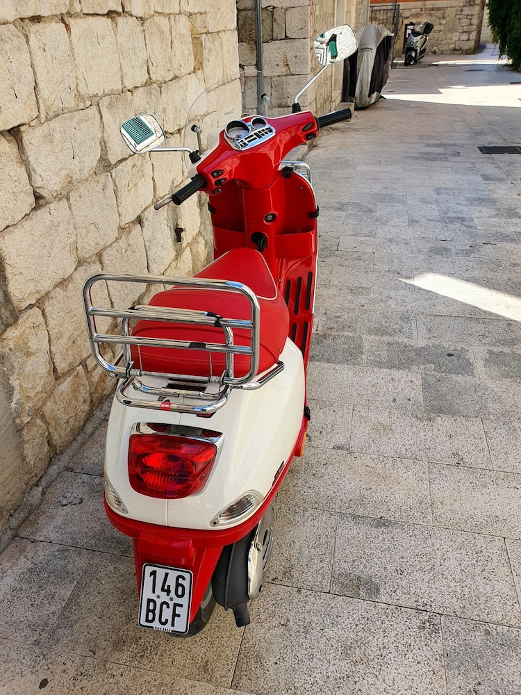 Violeta Hvar 32/72