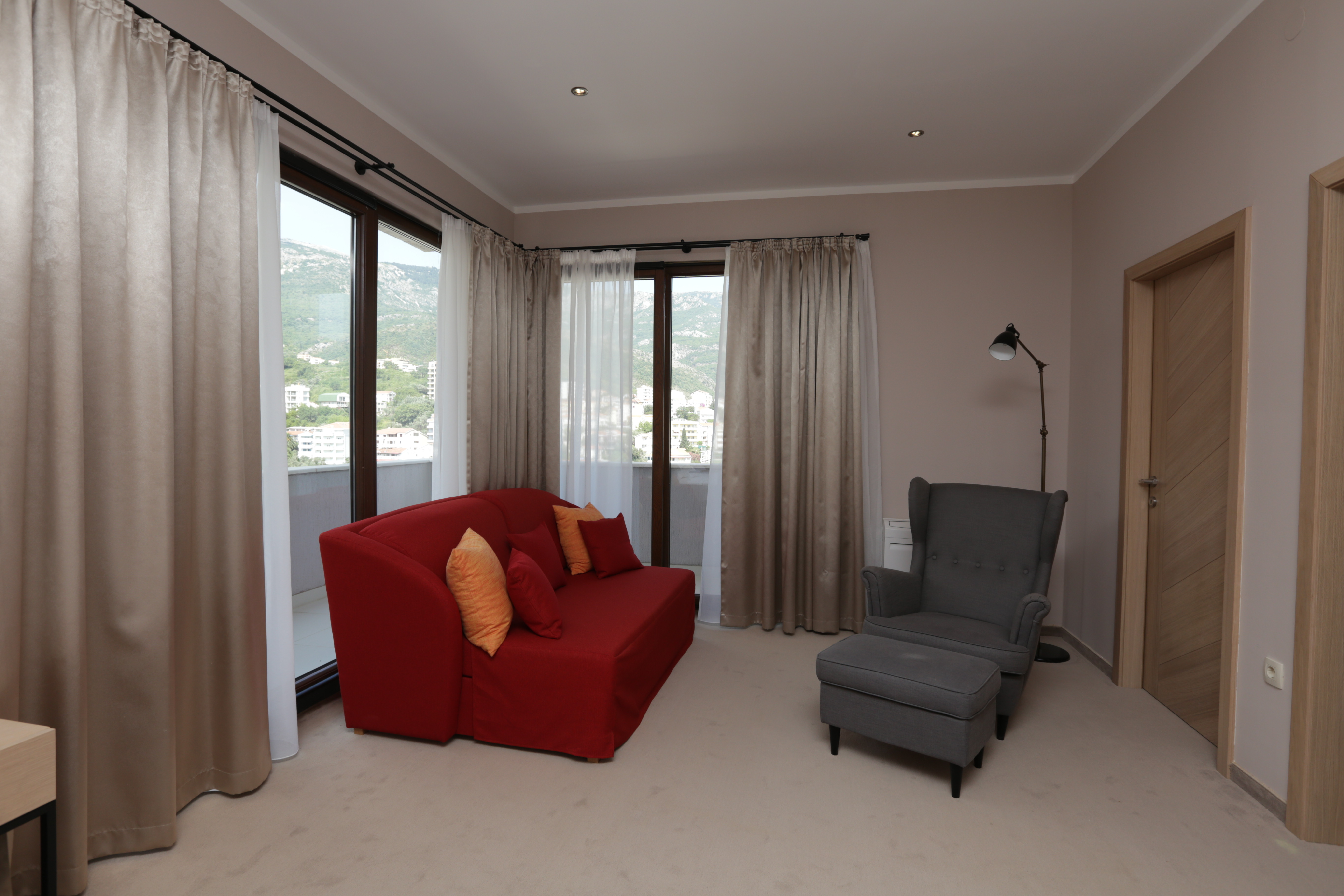 Tara Hotel 56/81