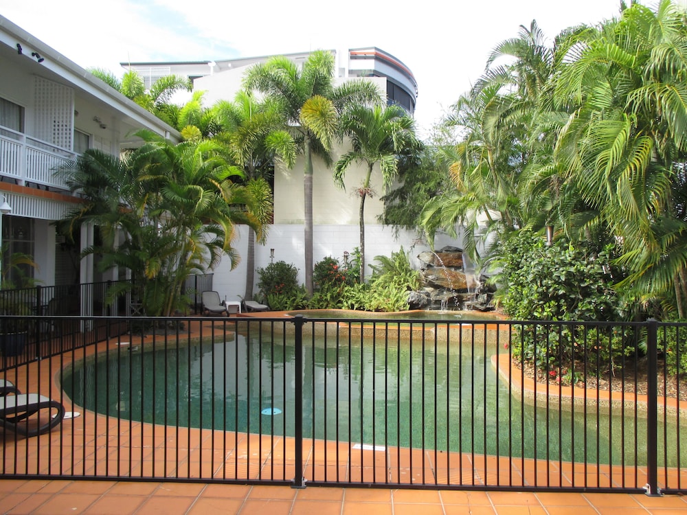 Mercure Cairns 3/64