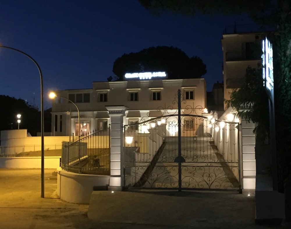 Grand Hotel Royal 3/48
