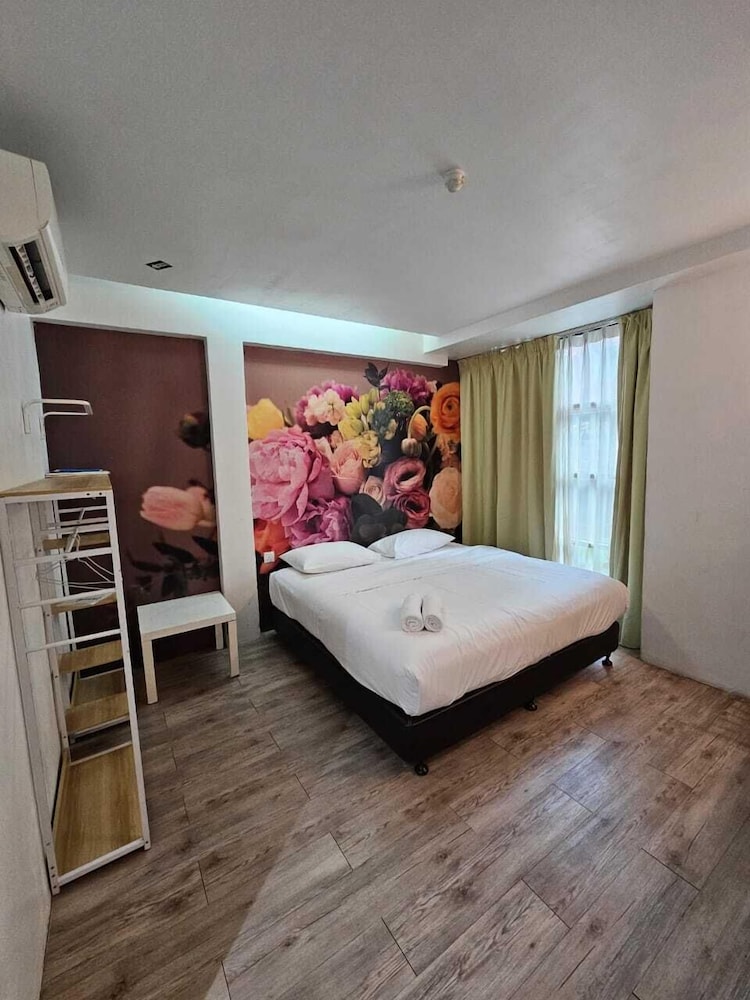 V GARDEN HOTEL 13/34