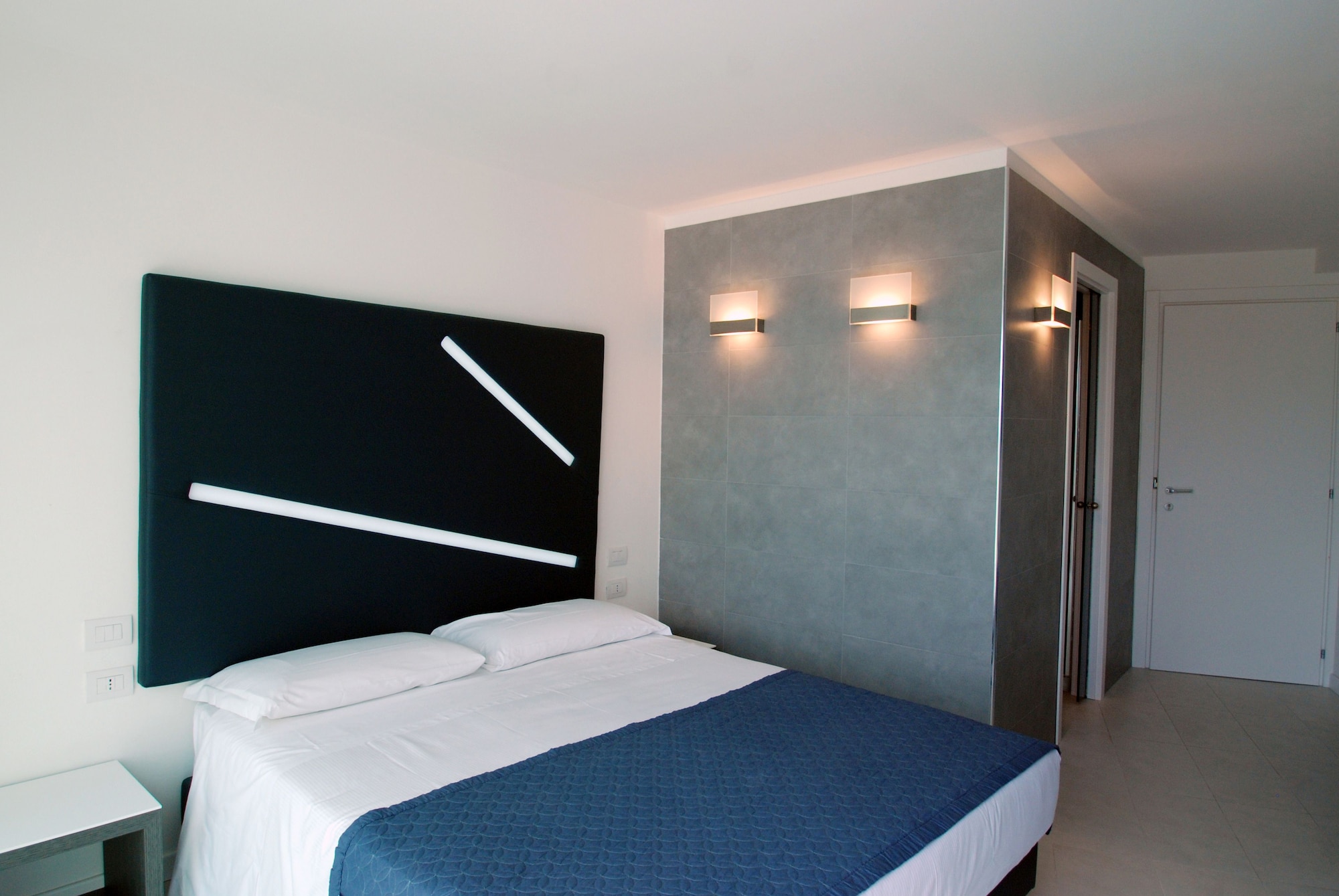 CLASSIC, SINGLE, DOUBLE BED