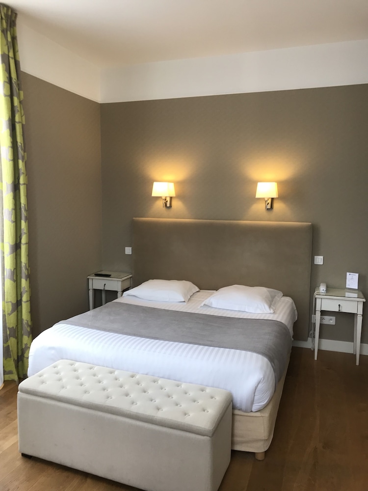 Hotel Le Renoir 18/36