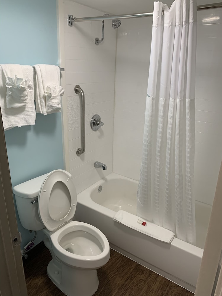 Days Inn by Wyndham Goldsboro 7/53