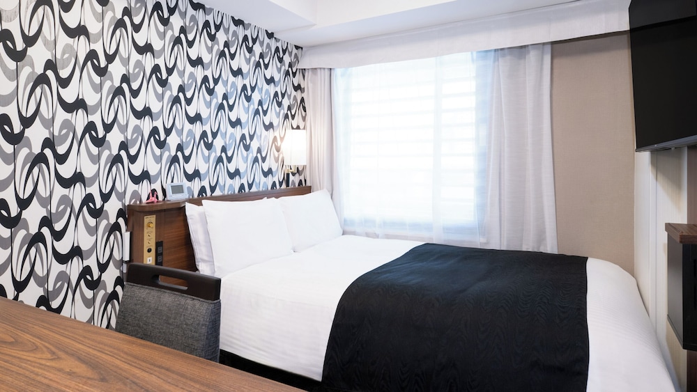 ROOM, SINGLE