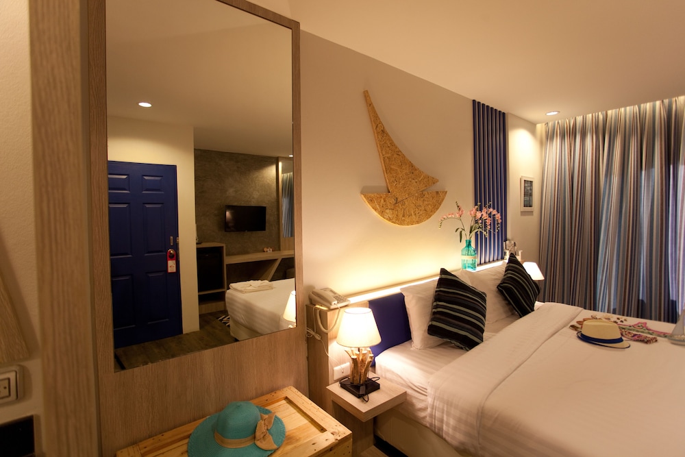 The Blue Pearl Kata Hotel 25/66