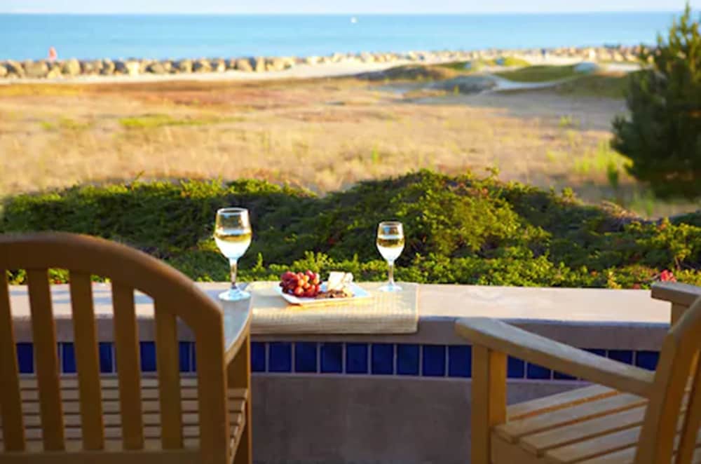 The Beach House Hotel Half Moon Bay 40/50