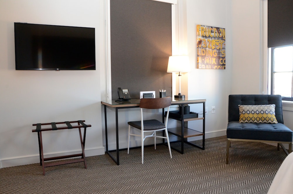 Samuel Elbert Hotel 22/39