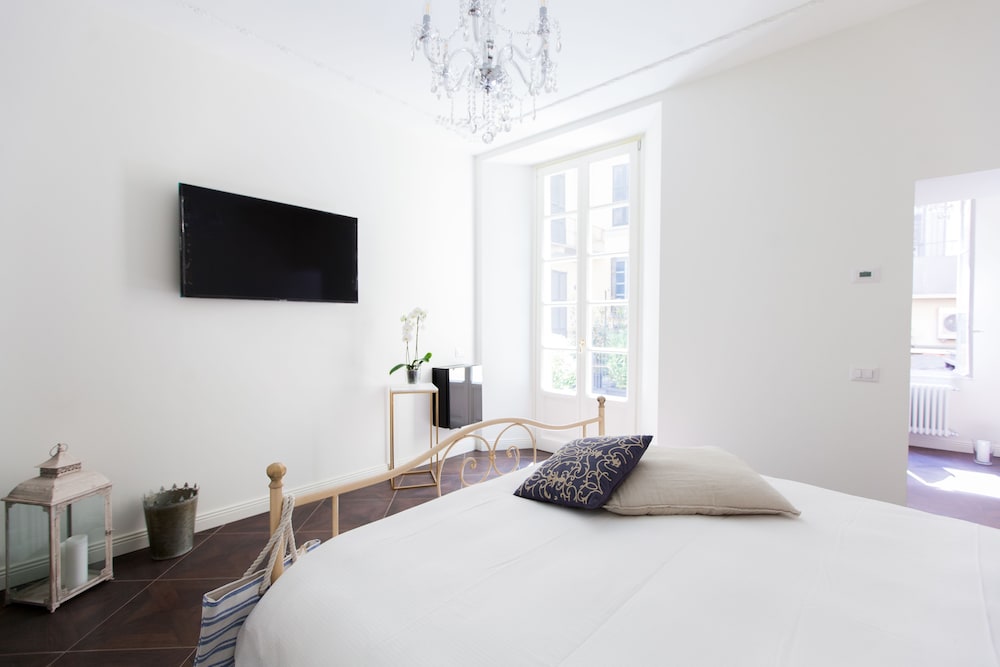 Alessia's Place 17/50