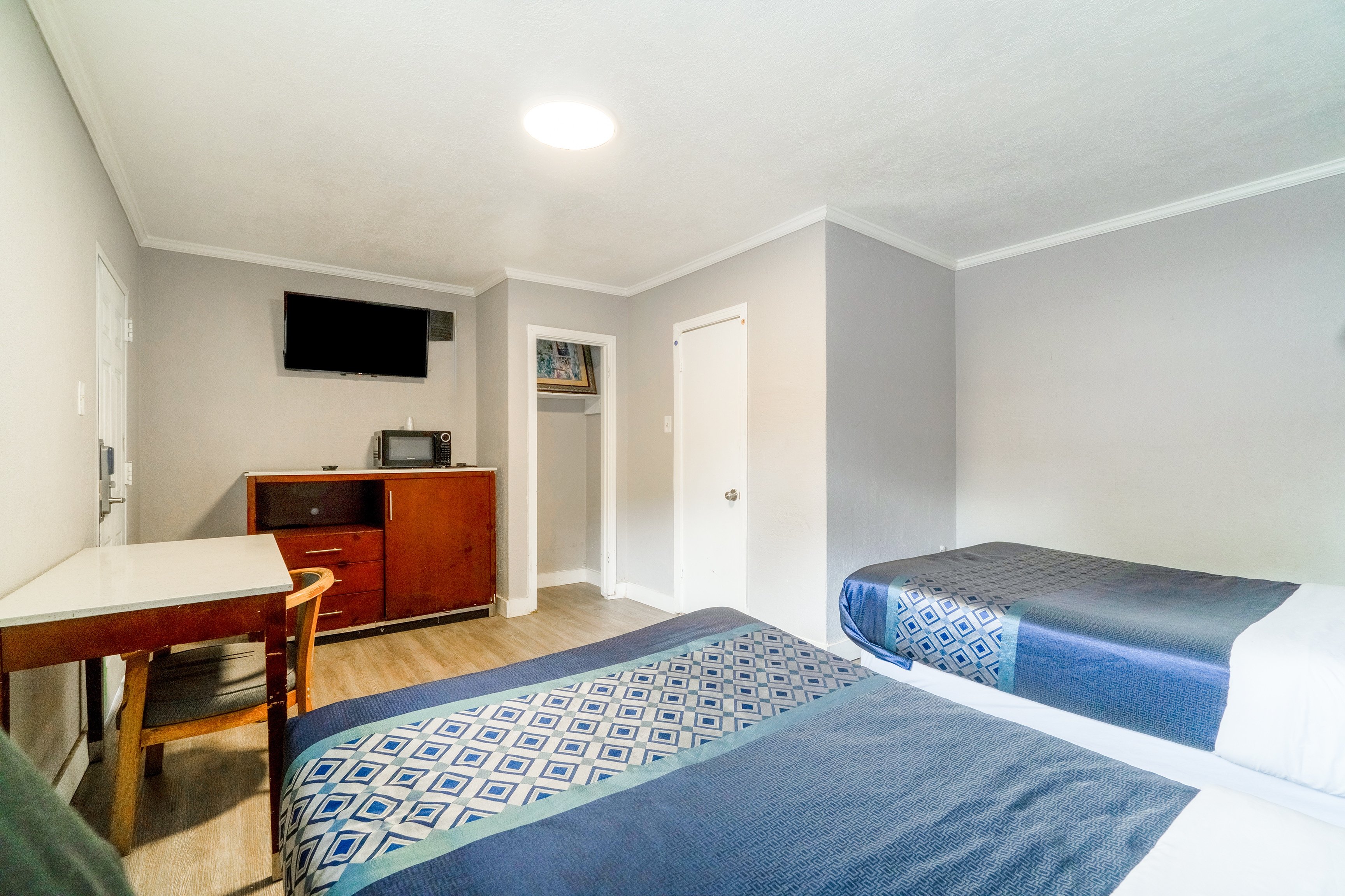 2 Full Beds Non-Smoking، Alamo Oasis Inn and Suites By OYO San Antonio 8/10